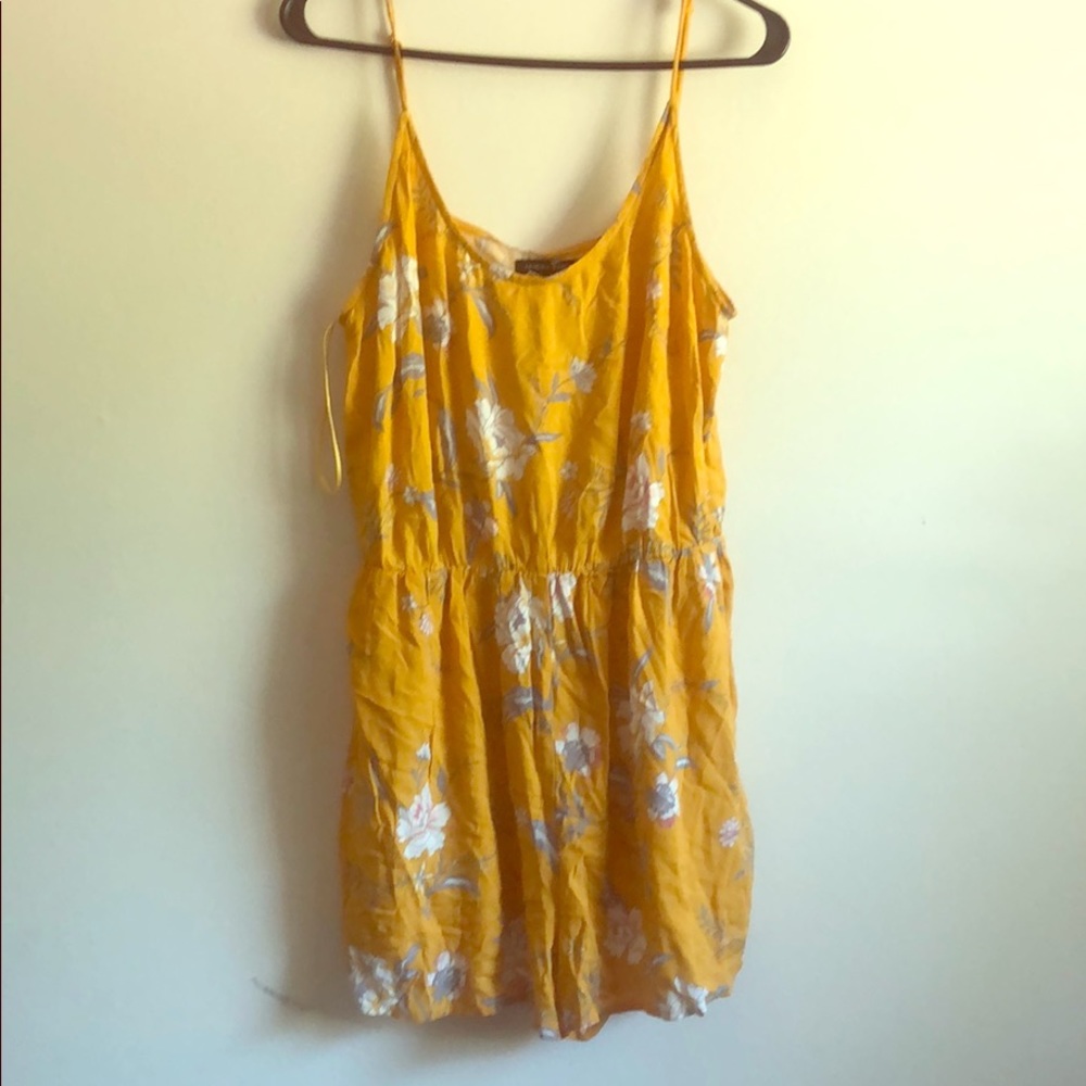 Yellow Kendall & kylie romper!